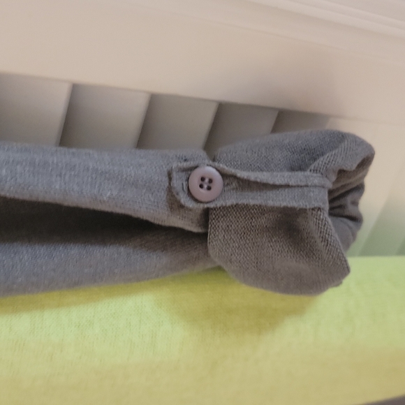 Horny Toad Pullover Sweater Medium in  gray and chatreuse, a linen/cotton blend - Picture 2 of 8